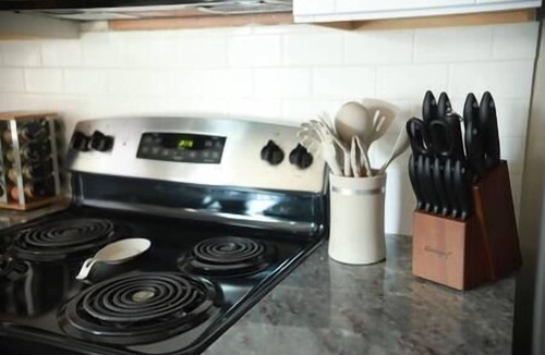 Sunset House | Hillside Villa-3 Bedroom House Near Downtown