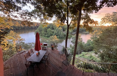 Manassas House | Hilltop Lakefront Historical Home w/SPECTACULAR VIEW 40 min from Washington DC!