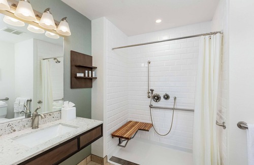 Downtown Hotel | Hilton Garden Inn Davis Downtown