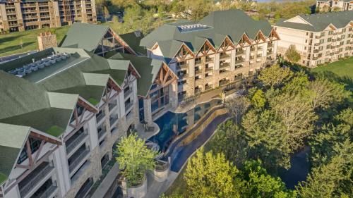 Big Cedars Hotel | Hilton Grand Vacation Club Paradise Point Hollister