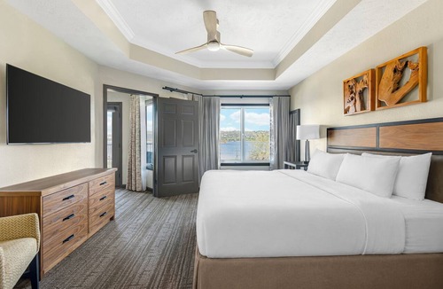 Big Cedars Hotel | Hilton Grand Vacations Club Paradise Point Hollister