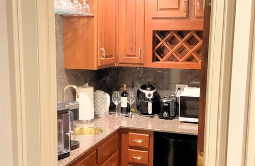 Warrenton Apartment | Historic 2-Bedroom in Old Town Warrenton, Virginia