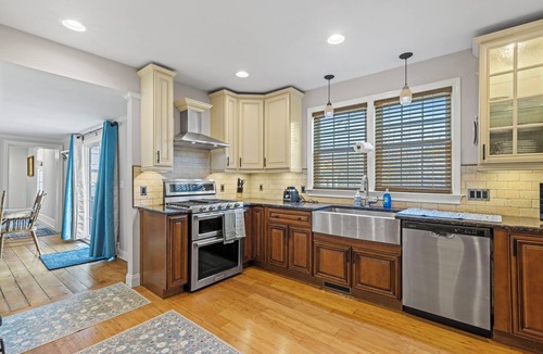 Lower Township Villa | Historic Cape May Villa: 4BR/4.5BA Private Ensuites, Dog Friendly,Pool in June,