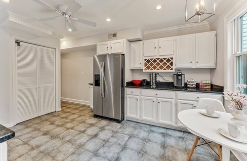 Old Town Alexandria House | Historic Designer Gem off King St Courtyard w Grill, Firepit 2 Free Parking