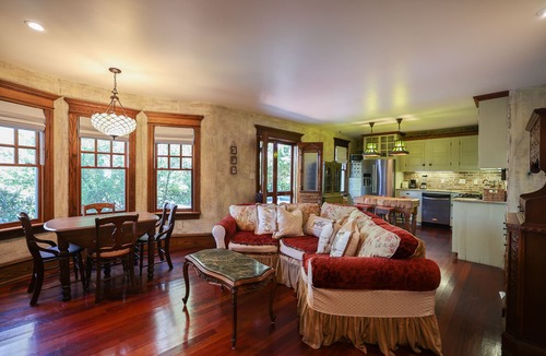 Wildwood Crest Villa | Historic Luxury Condo with POOL & modern amenities in Wildwood Crest, NJ