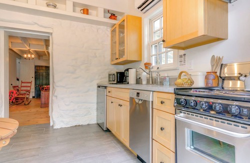Thurmont Cottage | Historical Thurmont Escape w/Furnished Deck!