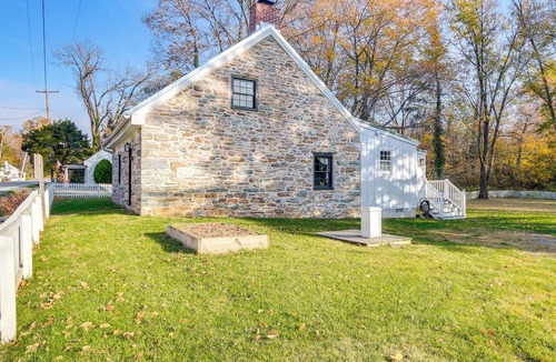 Thurmont Cottage | Historical Thurmont Escape w/Furnished Deck!