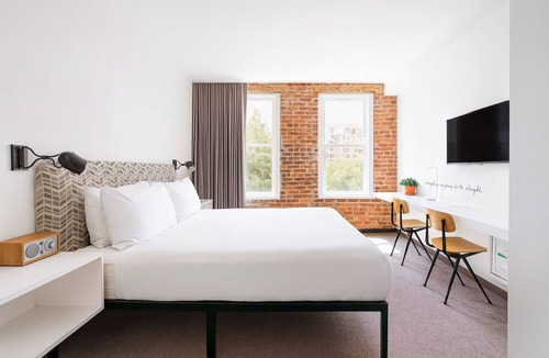 Foggy Bottom Hotel | Hive King, Hotel Hive, Welcoming Ambience, Steps to National Mall