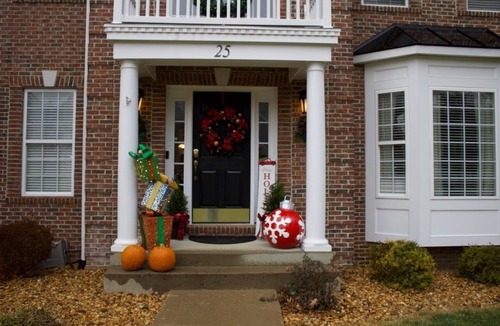 Ruby House | Holiday decorated Stafford Estate home on quiet 3 acre lot