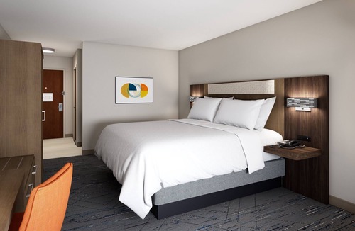 Summit Station Hotel | Holiday Inn Express and Suites Columbus New Albany by IHG