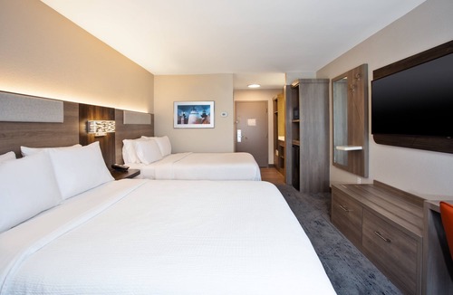 Kitty Hawk Hotel | Holiday Inn Express Kitty Hawk Outer Banks by IHG