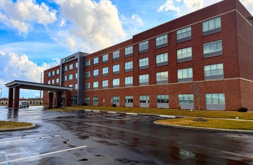Summit Station Hotel | Holiday Inn Express & Suites Columbus - New Albany by IHG