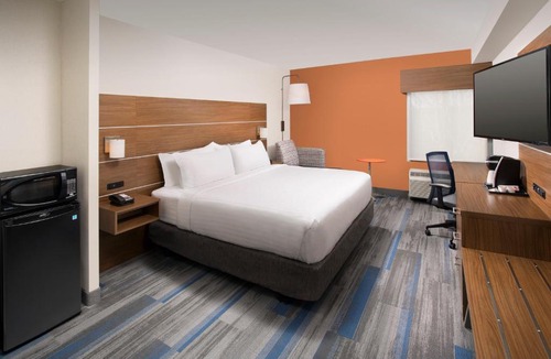 College Park Hotel | Holiday Inn Express & Suites College Park - University Area by IHG