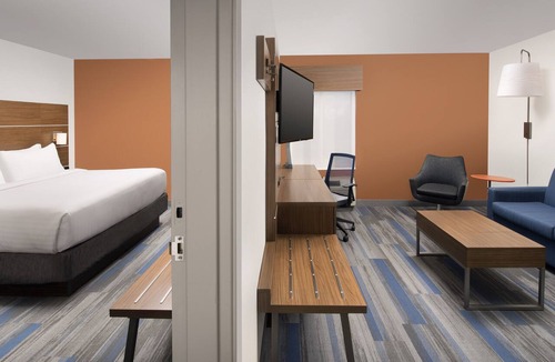 College Park Hotel | Holiday Inn Express & Suites College Park-University Area by IHG