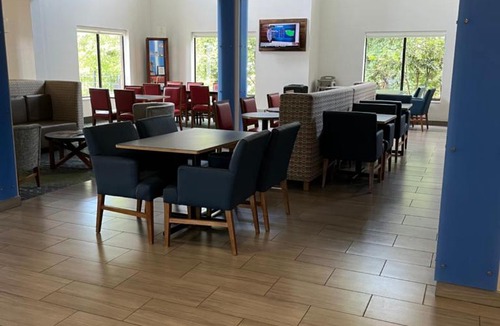 West Fairfax Hotel | Holiday Inn Express & Suites Culpeper by IHG