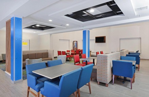 West Fairfax Hotel | Holiday Inn Express & Suites Culpeper by IHG