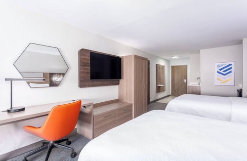 Lancaster Hotel | Holiday Inn Express & Suites Lancaster by IHG