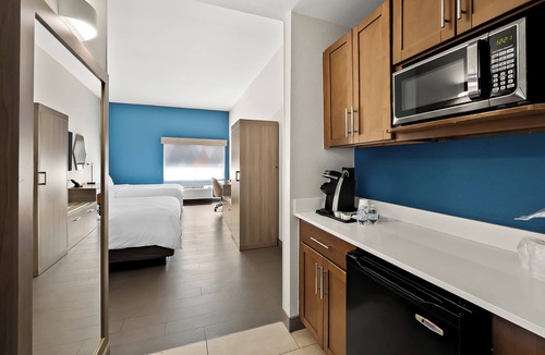 Southeast Raleigh Hotel | Holiday Inn Express & Suites Raleigh NE - Medical Ctr Area by IHG