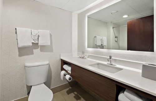 Southeast Raleigh Hotel | Holiday Inn Express & Suites Raleigh NE - Medical Ctr Area by IHG