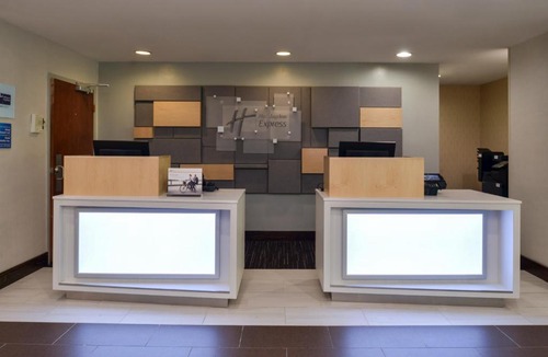 Towson Hotel | Holiday Inn Express Towson- Baltimore North by IHG