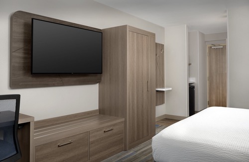 Hyattsville Hotel | Holiday Inn Express Washington DC - BW Parkway by IHG