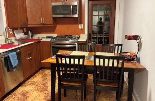 Northwest House | Home in Washington DC, 2 bedrooms, 4 beds, 2 baths,sleeping 5 & free parking.