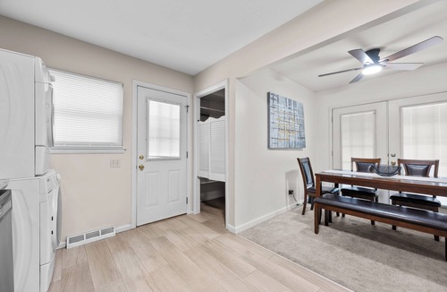 Summit Station House | Home to Unwind. 3-bedroom house in pleasant Columbus near to OSU and downtown.