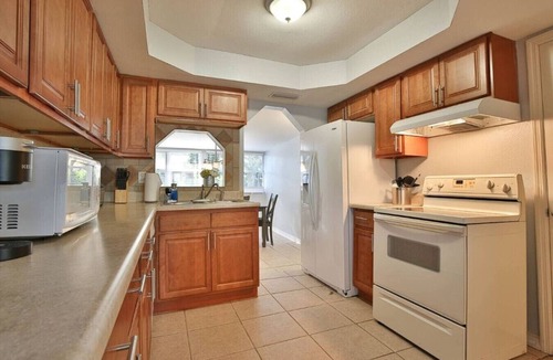 Southgate House | Home w/Fenced Yard, Hot tub, Grill & 3 King Beds!