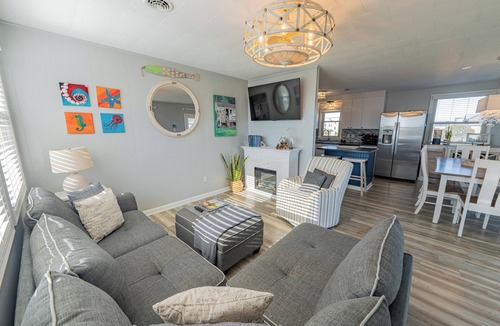 Kitty Hawk Cottage | Hook Wine Sinker | Walk to Beach Hot Tub Game Room