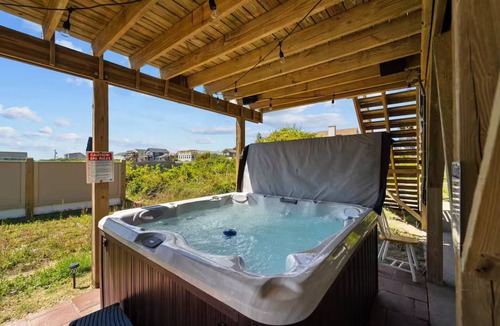 Kitty Hawk Cottage | Hook Wine Sinker | Walk to Beach Hot Tub Game Room