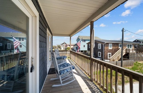 Kitty Hawk Cottage | Hook Wine Sinker | Walk to Beach Hot Tub Game Room