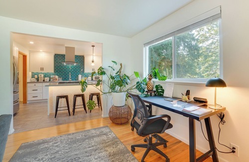 North Delridge Cottage | Hot Tub, 5 Mi to Lumen Field! Newly Updated Home