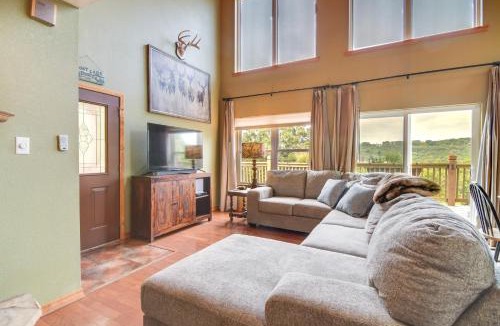 Blue Eye House | Hot Tub & Fire Pit! Lake-View Home in Blue Eye