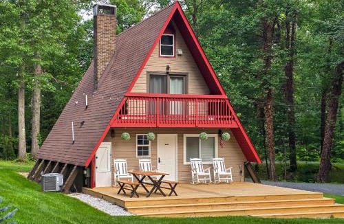Ruby House | Hot Tub, Fire Pit & Patio: A-Frame Stafford Cabin