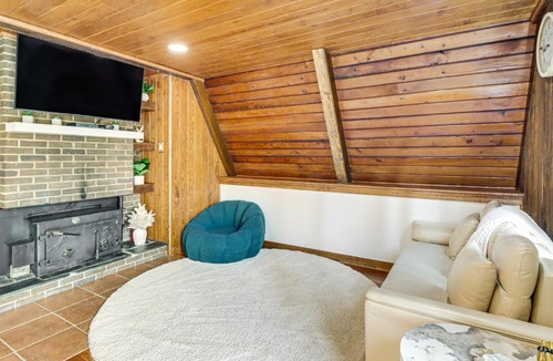 Ruby House | Hot Tub, Fire Pit & Patio: A-Frame Stafford Cabin