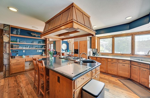 Payson Cottage | Hot Tub + Games: Spacious Golf Retreat in Payson