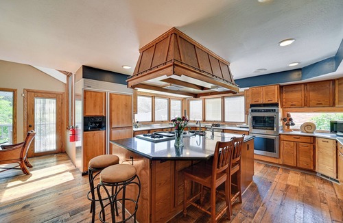 Payson Cottage | Hot Tub + Games: Spacious Golf Retreat in Payson