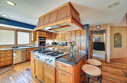 Payson Cottage | Hot Tub + Games: Spacious Golf Retreat in Payson