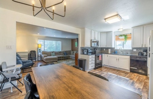 Lakeview House | Hot Tub & Pickleball | Packed with Entertainment | Near BYU
