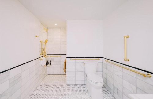 Old Town Alexandria Hotel | Hotel Heron Alexandria Old Town, Curio Collection by Hilton