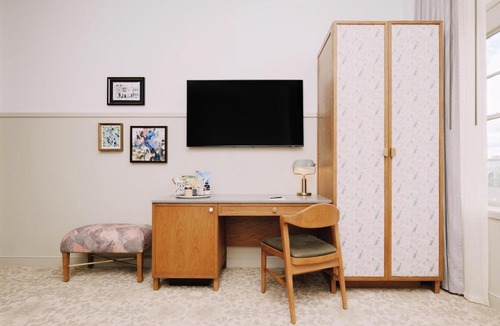 Old Town Alexandria Hotel | Hotel Heron Alexandria Old Town, Curio Collection by Hilton