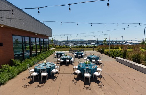 Northwest Everett Hotel | Hotel Indigo Everett - Waterfront Place by IHG