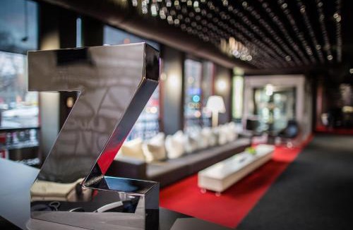 Quartier des Spectacles Hotel | Hotel Zero 1 Montreal