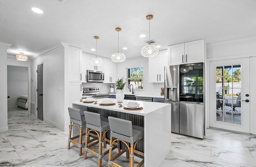 Whitfield House | House with Heated Pool and Outdoor kitchen close to Siesta Key Beach!