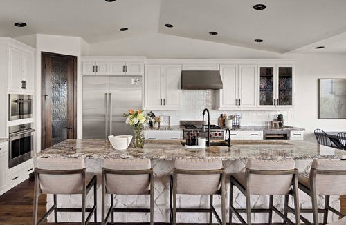 Sierra Pines House | HOZHO Estate | Mountain Views, Hot Tub & Arcade