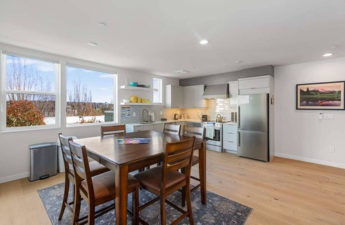 East Queen Anne Apartment | Hufflepuff, Scamander's Fantastic Sweet Suite