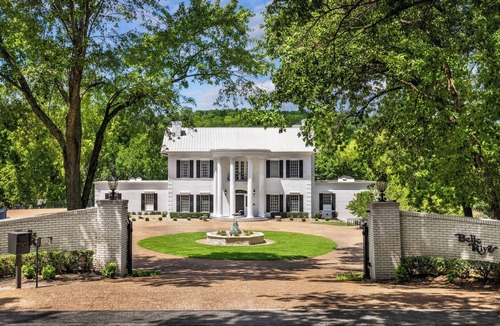 Branson House | Huge Private Lakefront Mansion | 3 Homes | Sleeps 44 | Pool, Hot Tub, Pickleball & Dock