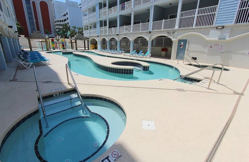 Myrtle Beach Villa | Huge Villa, 100 Yards To Beach, Pool, Lazy River, Hot Tubs, BBQ, 4 Car Parking