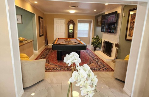 Clearwater Villa | HUGE VILLA ** BEACH & JET-SKIES * 3500 sqft BIG LOT with HEATED POOL *