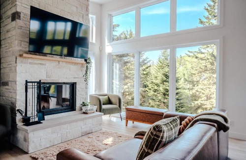 Riviere-Rouge Ski Chalet | Huge Waterfront Modern Cottage on the Rouge River